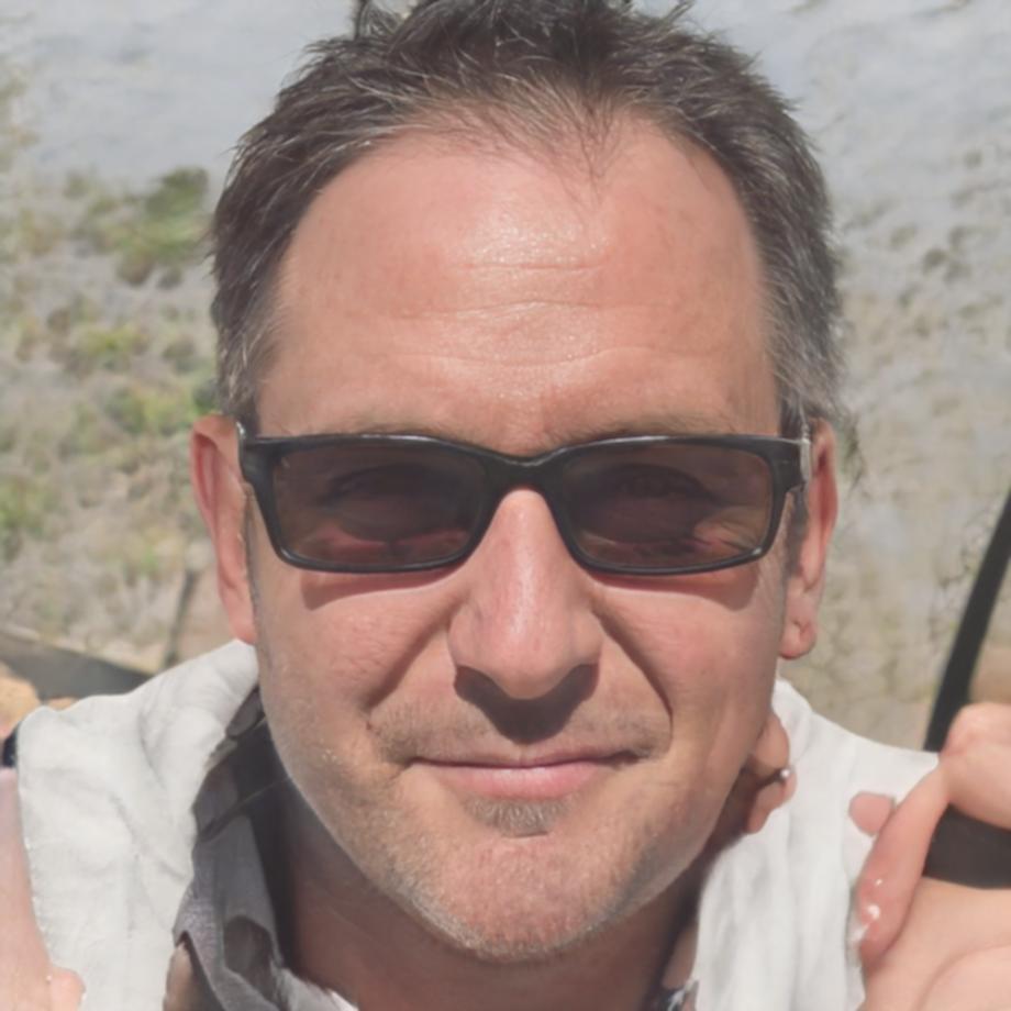 Portrait de Pierre Moreau, consultant en stratégie financière